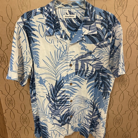 Tommy Bahama Other - Men’s Tommy Bahama short sleeve shirt, size L